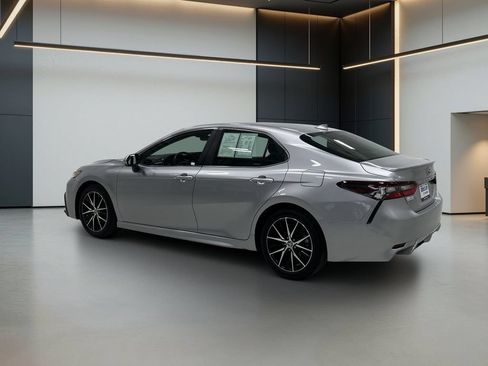 Used 2024 Toyota Camry SE FWD image 3