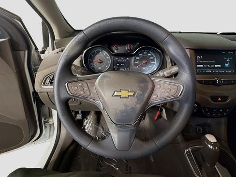 Used 2017 Chevrolet Cruze LT image 13