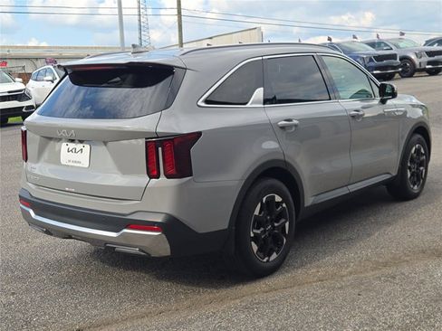 Certified 2025 Kia Sorento S FWD image 17