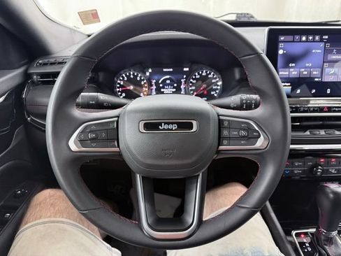 Used 2025 Jeep Compass Trailhawk AWD/4WD image 27