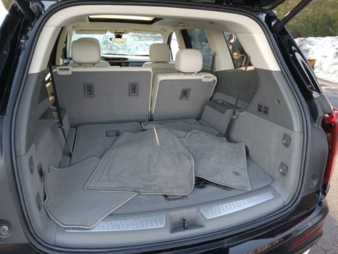 Used 2023 Cadillac XT6 Premium Luxury w/ Technology Package image 28