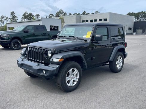Used 2022 Jeep Wrangler Sport S image 3