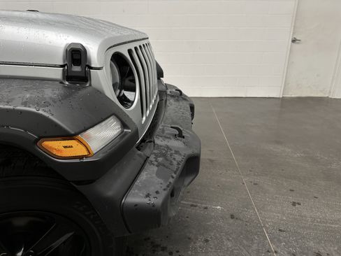 Used 2022 Jeep Wrangler Unlimited Sport image 2