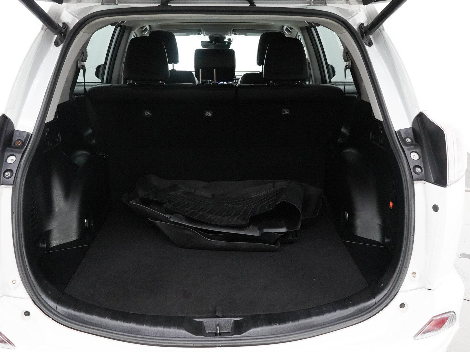 Used 2018 Toyota RAV4 Platinum AWD/4WD image 18