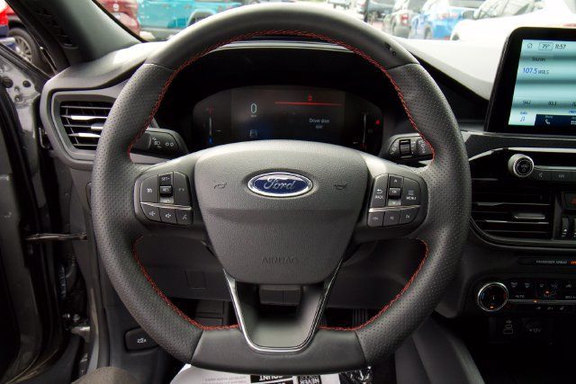 Used 2025 Ford Escape ST-Line Select AWD/4WD image 18