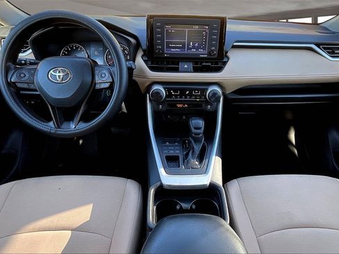 Used 2021 Toyota RAV4 LE image 7