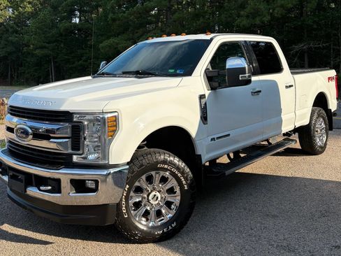 Used 2018 Ford F250 XLT w/ XLT Premium Package AWD/4WD image 2