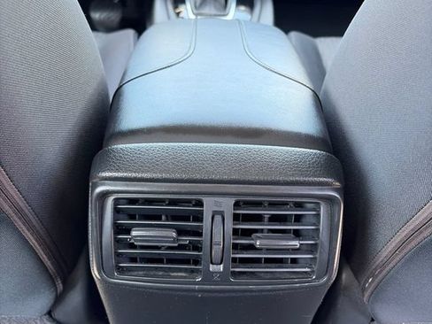 Used 2018 Nissan Rogue S AWD/4WD image 16