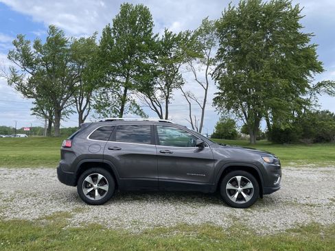 Used 2019 Jeep Cherokee Limited AWD/4WD image 6