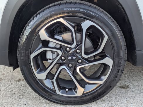 Used 2025 Chevrolet Trax RS w/ Driver Confidence Package image 30