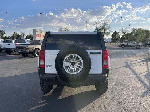 Used 2009 HUMMER H3 Luxury AWD/4WD image 4