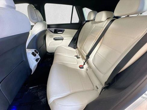 Used 2025 Mercedes-Benz GLC 300 image 22