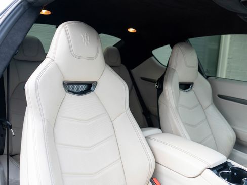 Used 2016 Maserati GranTurismo Sport image 25