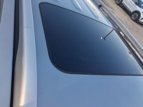Used 2025 Hyundai Venue SEL FWD image 7