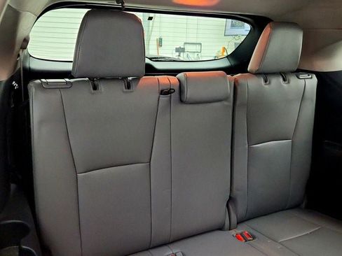 Used 2022 Toyota Highlander XLE AWD/4WD image 21