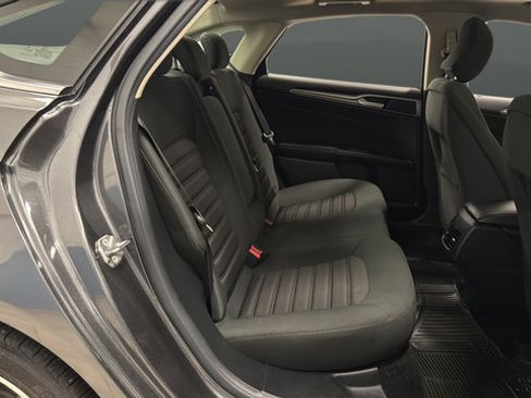Used 2017 Ford Fusion SE FWD image 26