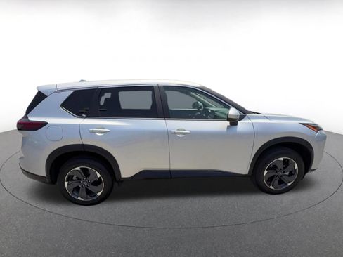 Used 2025 Nissan Rogue SV FWD image 16