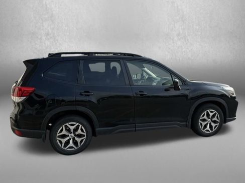 Used 2019 Subaru Forester Premium w/ All-Weather Package AWD/4WD image 5