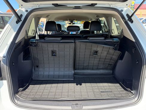 Used 2024 Volkswagen Atlas SE AWD/4WD image 11