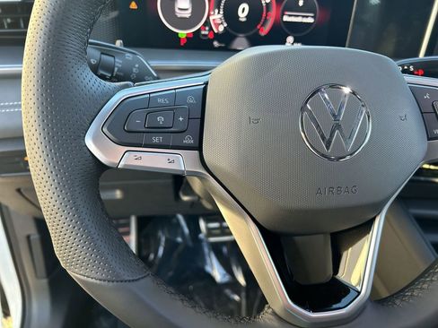 New 2026 Volkswagen Tiguan SE R-Line FWD image 20