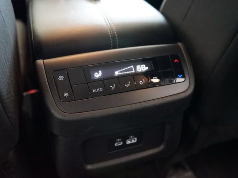 Used 2022 Nissan Pathfinder SV AWD/4WD image 45