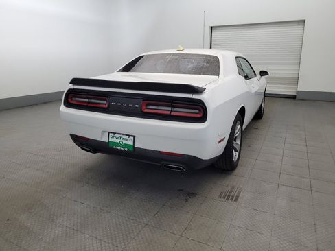Used 2016 Dodge Challenger SXT RWD image 7