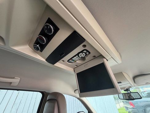 Used 2015 Chrysler Town & Country Touring-L w/ Driver Convenience Group FWD image 8