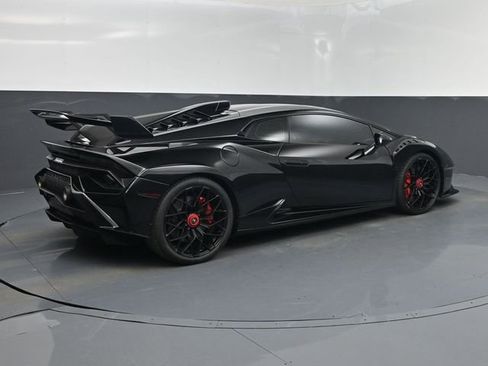 Used 2022 Lamborghini Huracan STO RWD image 3