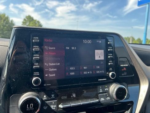 Used 2022 Toyota Highlander L FWD image 26