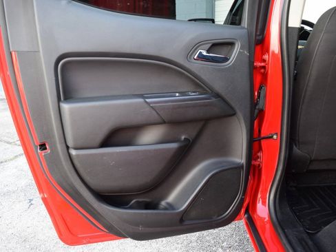 Used 2020 Chevrolet Colorado LT RWD image 40