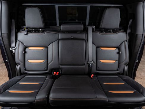 Used 2025 GMC Sierra 1500 AT4 w/ AT4 Premium Package image 34