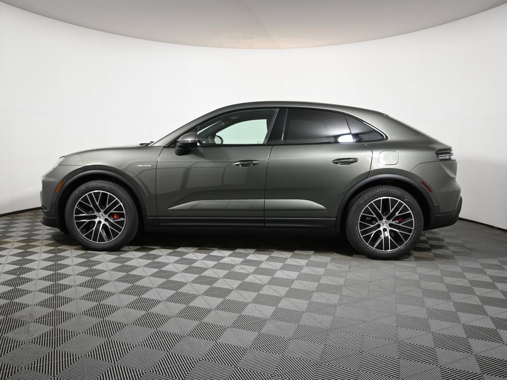 Used 2025 Porsche Macan 4S Electric AWD/4WD image 2