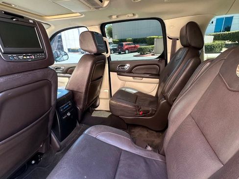 Used 2014 Cadillac Escalade ESV Platinum RWD image 17