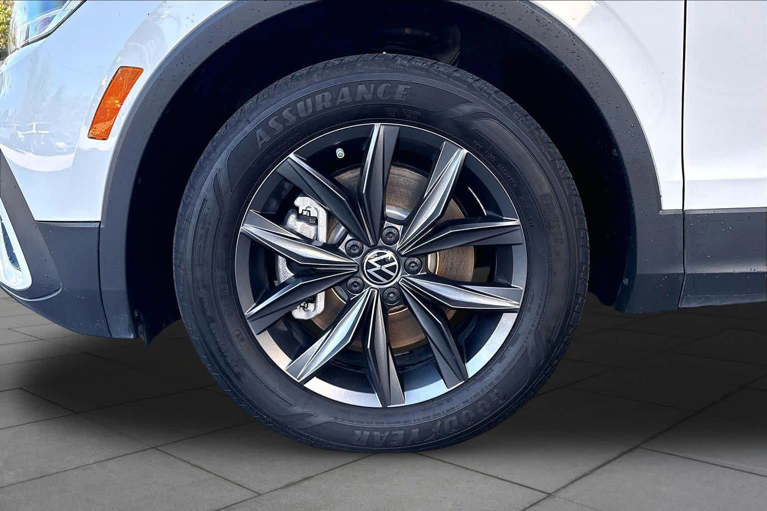 Used 2023 Volkswagen Tiguan SE FWD image 11