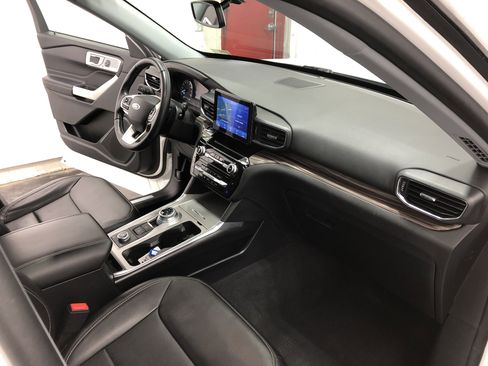 Used 2021 Ford Explorer Limited w/ Hybrid Equipment Group 310A AWD/4WD image 16
