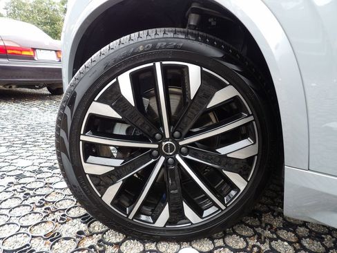 Certified 2025 Volvo XC90 B6 Plus image 31