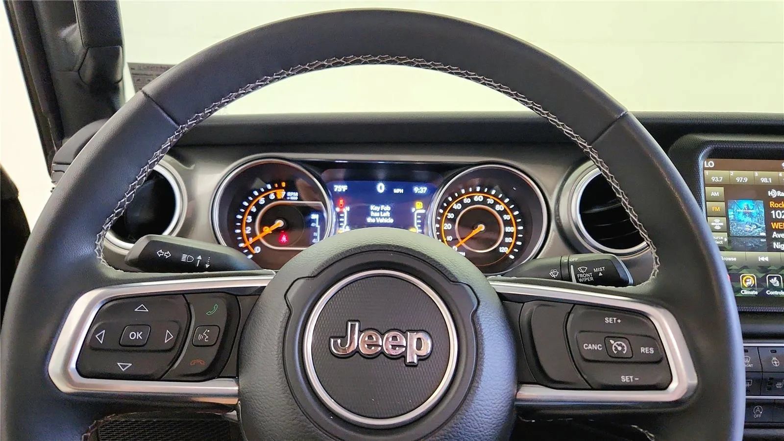 Used 2023 Jeep Gladiator Overland w/ Cold Weather Group AWD/4WD image 26