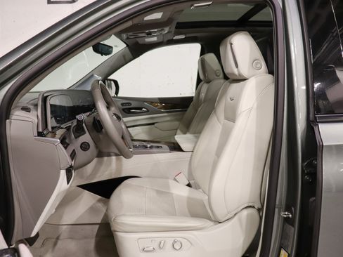 Used 2023 Cadillac Escalade ESV Sport Platinum AWD/4WD image 10