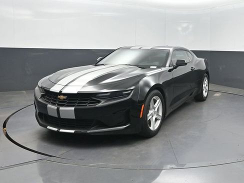 Used 2022 Chevrolet Camaro LT RWD image 2