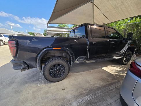 Used 2024 GMC Sierra 2500 AT4 w/ AT4 Premium Plus Package AWD/4WD image 9