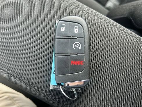 Used 2017 Jeep Renegade Latitude AWD/4WD image 34
