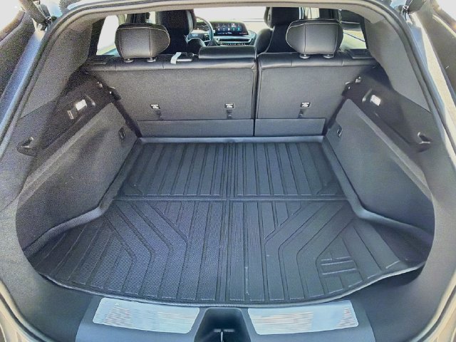 Used 2025 Cadillac Lyriq Luxury AWD/4WD image 12