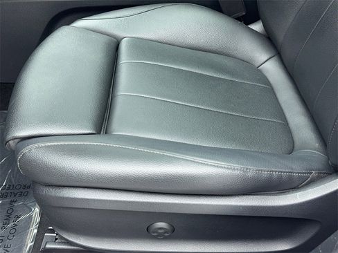 Used 2021 Mercedes-Benz GLB 250 GLB 250 NAV,CAM,PANO,HTD STS,B w/ Premium Package image 35