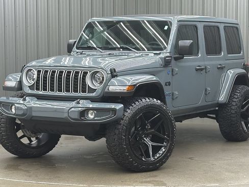 Used 2025 Jeep Wrangler Unlimited Sahara w/ Safety Group AWD/4WD image 1
