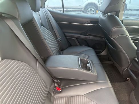 Used 2021 Toyota Camry SE FWD image 6