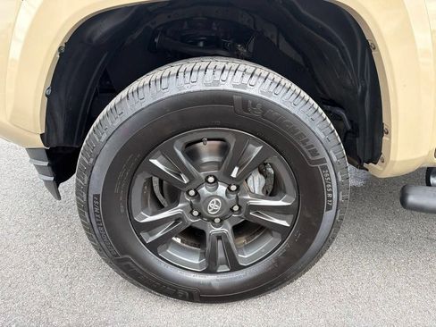 Used 2019 Toyota Tacoma TRD Sport w/ Technology Package RWD image 11