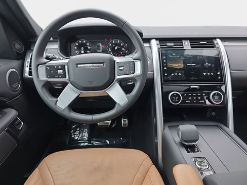 Certified 2025 Land Rover Discovery Dynamic SE AWD/4WD image 16