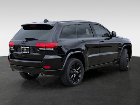 Used 2021 Jeep Grand Cherokee Laredo X image 4