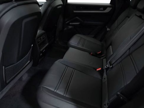 Certified 2026 Porsche Cayenne Coupe AWD/4WD image 35