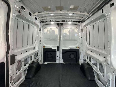 Used 2020 Ford Transit 250 Medium Roof AWD image 17